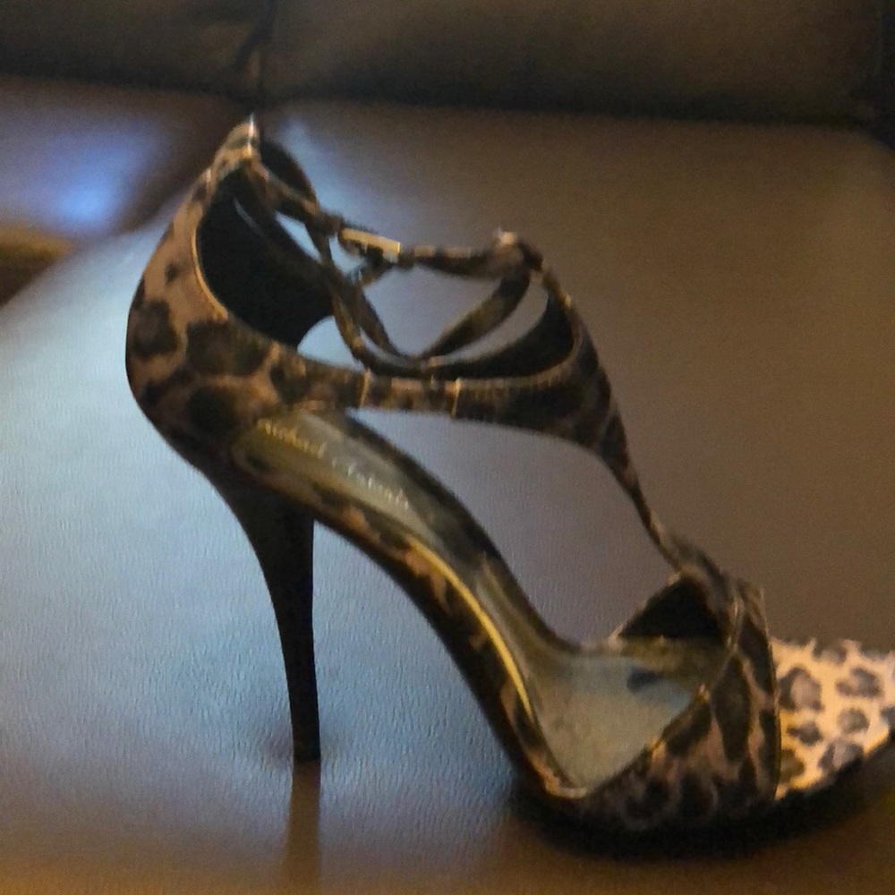 Shoes - Picture 2 of 4
